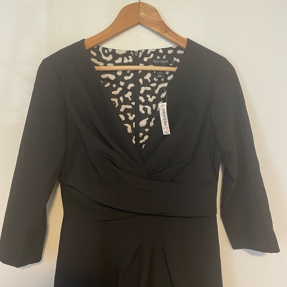 NWT White House Black Market size 2 Deep V Dress - Picture 10 of 10